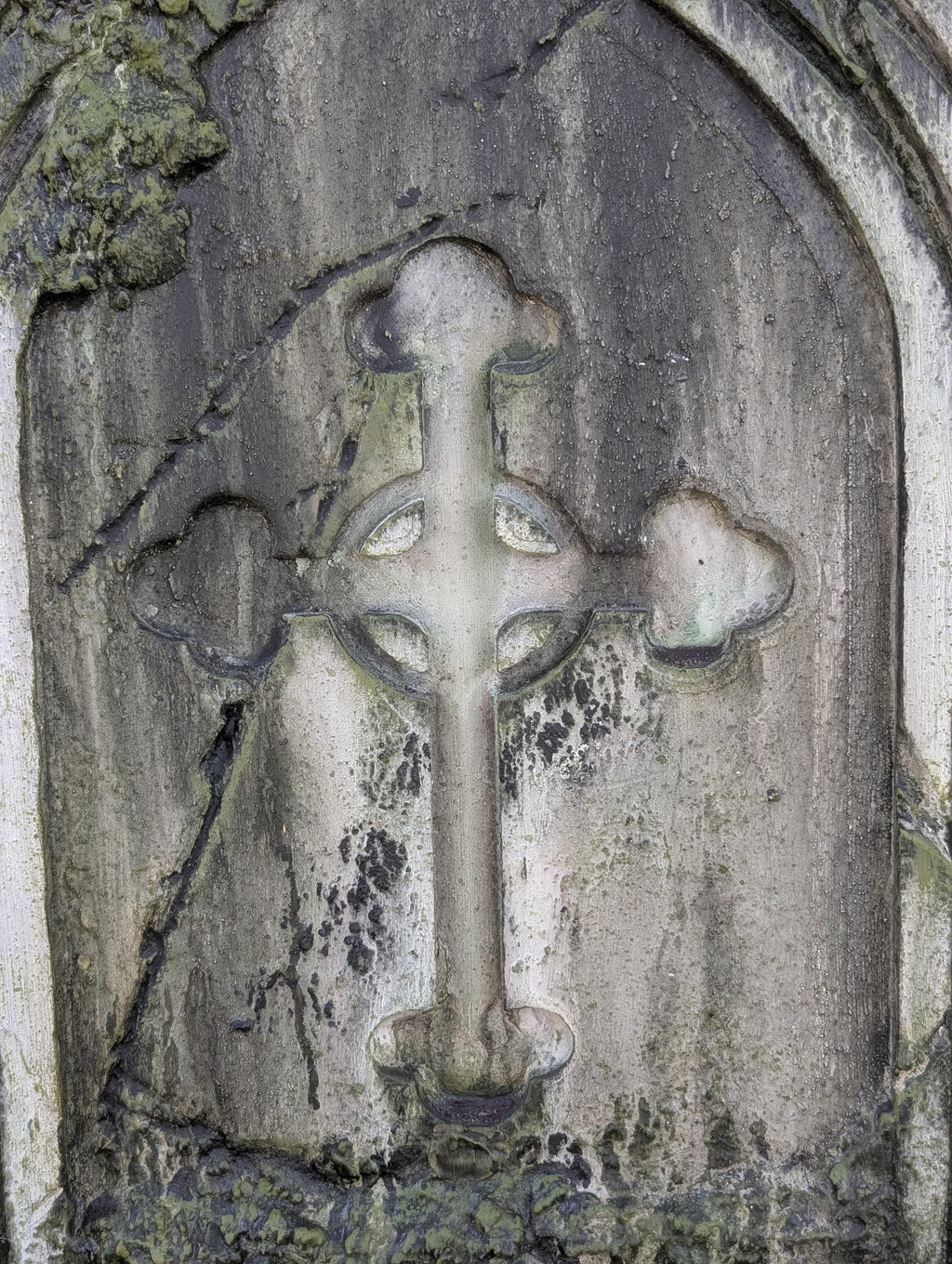 Premade Gothic Cross Gravestone Prop – White - product photo 3